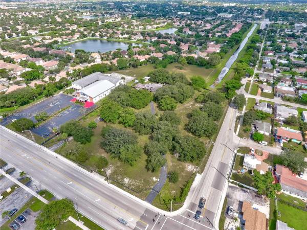 7227 Taft St, Pembroke Pines, Florida 33024, image 1