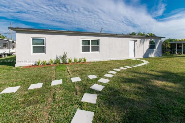 Leisure City Residential, 15475 Garfield Dr, Leisure City, Florida 33033, image 2