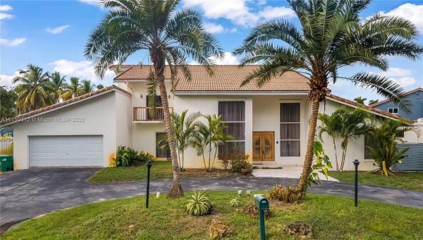 Farberville, 7545 N Oakmont Dr, Country Club, Florida 33015, image 2