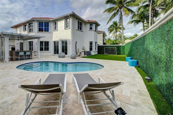 Edgewater, 1549 Breakwater Ter, Hollywood, Florida 33019, image 2