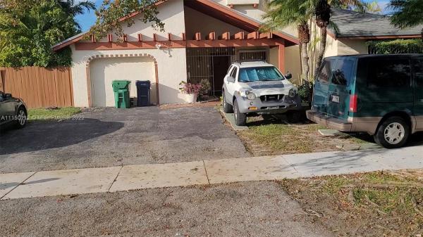 Lake Marks At Westwind, 15041 SW 69th St, Kendall West, Florida 33193, image 2
