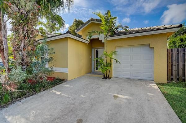 Courtyards At Deerwood, 14750 SW 122nd Pl, Three Lakes, Florida 33186, image 1