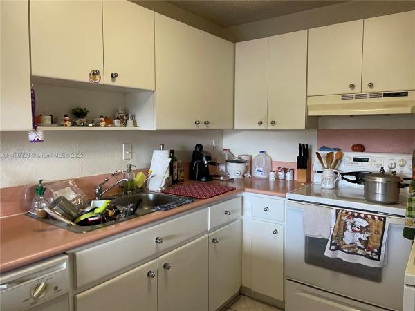Samari Lake East, 10000 NW 80 Ct #2424, Hialeah Gardens, Florida 33016, image 2