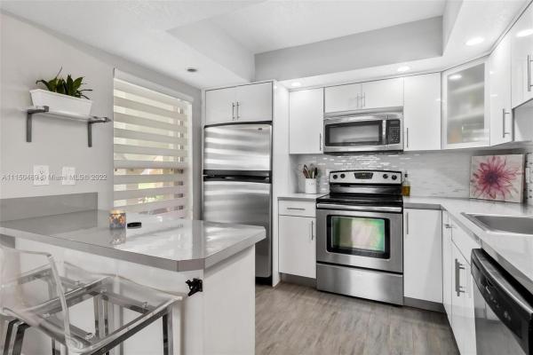 The Provinces Of Pierpointe At Pembroke Lakes, 11557 NW 10th St, Pembroke Pines, Florida 33026, image 2