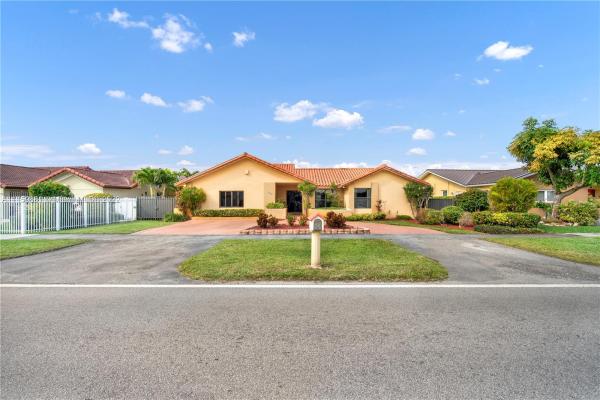 University Park East, 320 SW 132nd Ave, Tamiami, Florida 33184, image 1