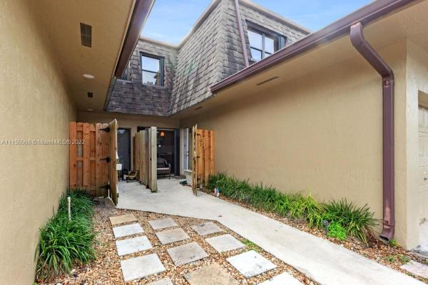 Camelot, 14245 SW 94th Circle Ln #103-16, The Hammocks, Florida 33186, image 2
