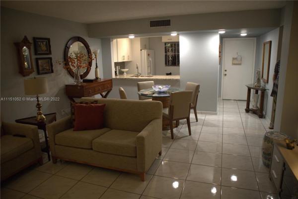 Fox Chase, 8625 NW 8th St #420, Fountainebleau, Florida 33126, image 2