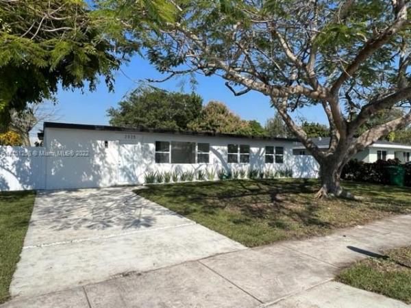 Lakeside Manor, 2025 NW 134th St, Westview, Florida 33167, image 1