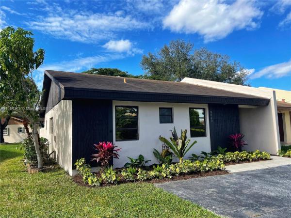 Bent Tree, 5410 SW 138th Ave #5410, Kendale Lakes, Florida 33175, image 2