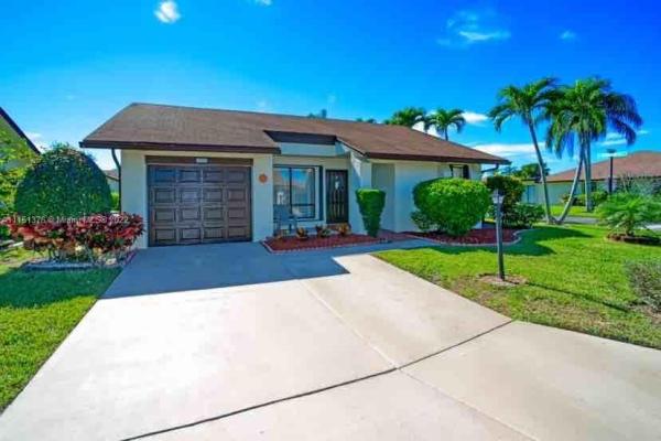 Buttonwood, 6090 Peachtree Ln, Greenacres, Florida 33463, image 2