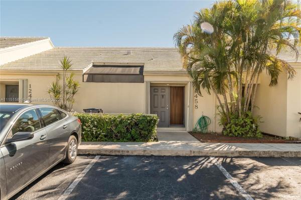 Villas Of Deerwood, 12458 SW 147th Ter, Three Lakes, Florida 33186, image 2