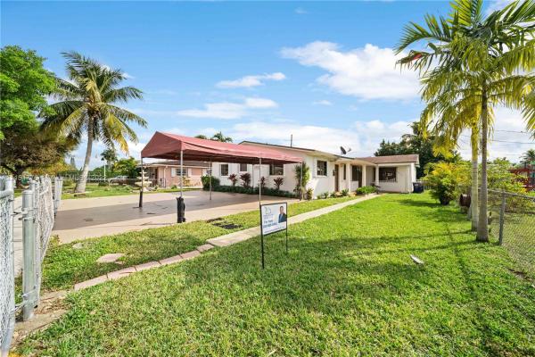 6872 SW 25th St, Coral Terrace, Florida 33155, image 2