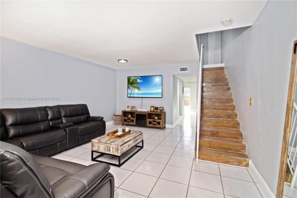 Les Chateaux At International Gardens, 11850 SW 19th Ln #176, Tamiami, Florida 33175, image 2