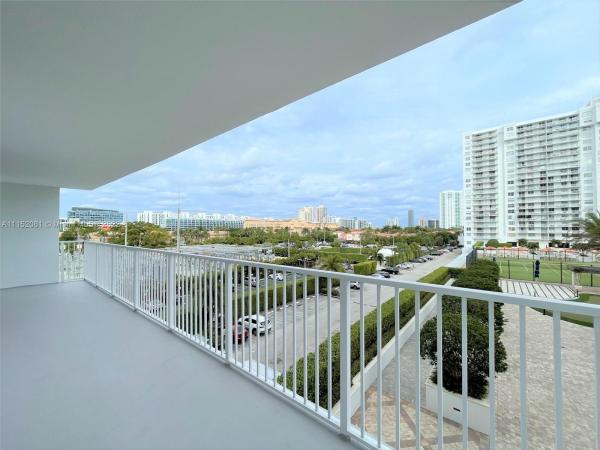 Admirals Port West, 2801 NE 183rd St #402W, Aventura, Florida 33160, image 2