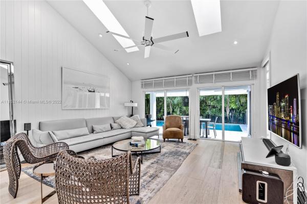 Biscayne Key Estates, 766 Curtiswood Dr, Key Biscayne, Florida 33149, image 2