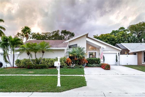 Country Landing 2 At Loggers Run, 21356 Summertrace Cir, Boca Raton, Florida 33428, image 2