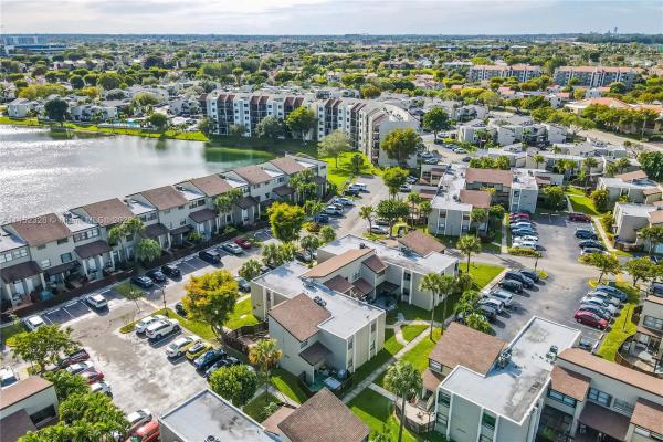 Indian Lake Village, 10050 NW 9th Street Cir #102, Fountainebleau, Florida 33172, image 2