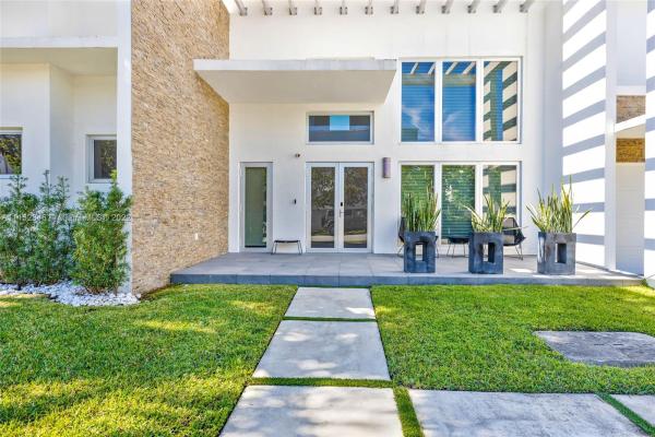 Oasis Park Square At Doral, 3440 NW 83rd Ct, Doral, Florida 33122, image 2