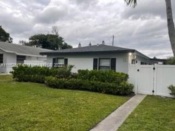 Dell Park, 217 NE 11th St, Delray Beach, Florida 33444, image 1