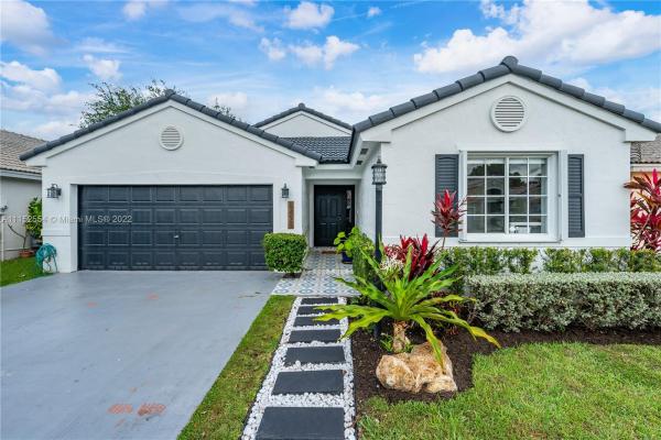 Lago Mar South, 8421 SW 157th Pl, Kendall, Florida 33193, image 2