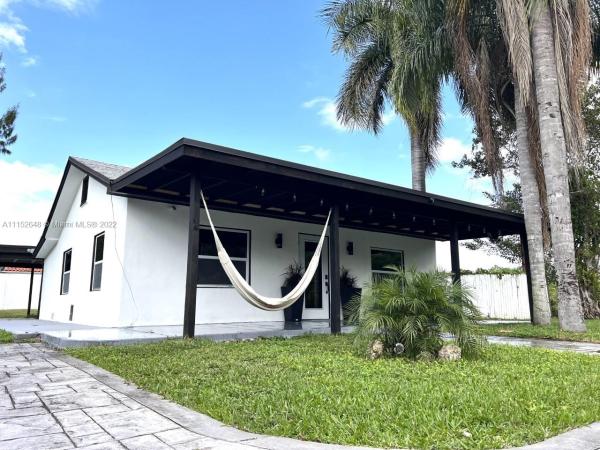 Biscayne Gardens, 71 NW 158th, Golden Glades, Florida 33169, image 2