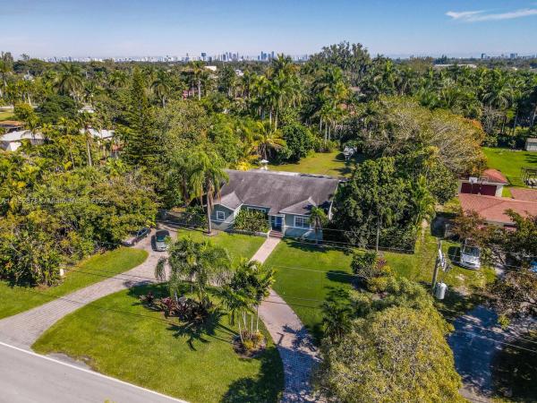Biscayne Gardens, 14101 N Miami Ave, Golden Glades, Florida 33168, image 2