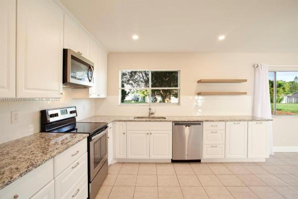 332 SW Belmont Cir, Florida 34953, image 2