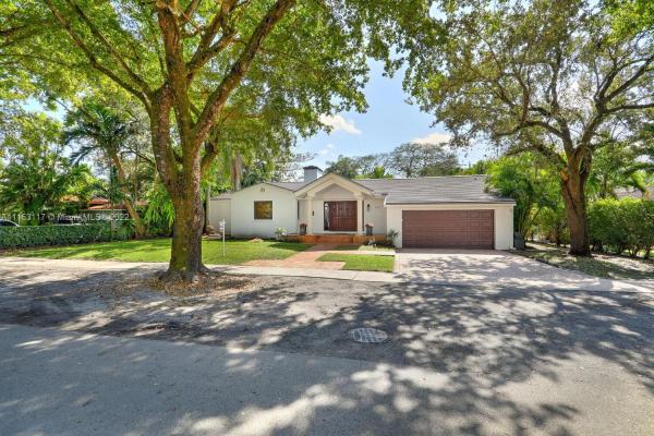 Coral Gables Country Club, 924 Catalonia Ave, Coral Gables, Florida 33134, image 2