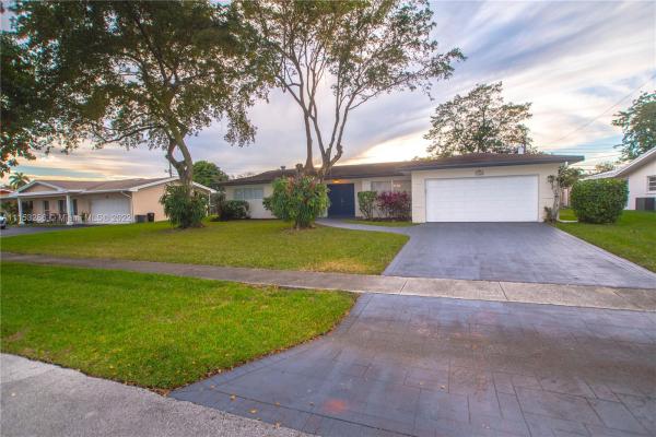 Mirror Lake Estates, 1081 NW 74th Ter, Plantation, Florida 33313, image 2