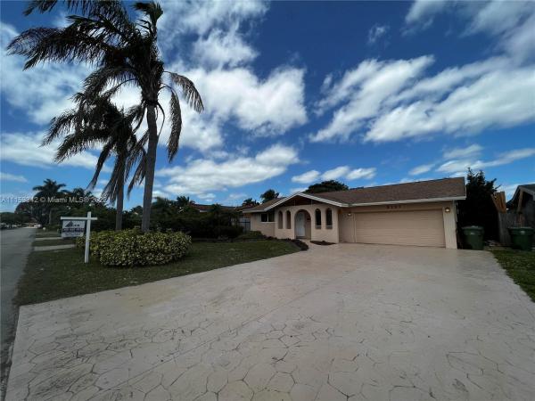 Boulevard Heights, 8121 NW 13th St, Pembroke Pines, Florida 33024, image 1