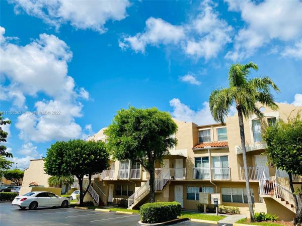 Coral Pointe Townhomes, 670 NW 85th Pl #204, Fountainebleau, Florida 33126, image 2