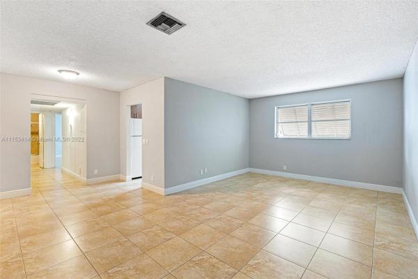 Camino Circle, 7937 Camino Cir #D-11, Glenvar Heights, Florida 33143, image 2
