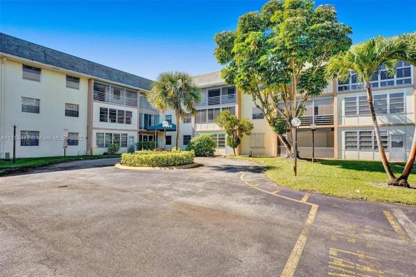 Sabal Palm Village, 4990 E Sabal Palm Blvd #318, Tamarac, Florida 33319, image 1