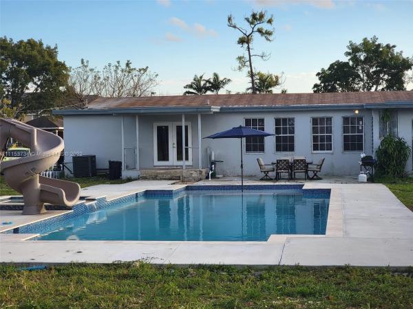 Alphaville, 946 NW 8th St, Florida City, Florida 33034, image 1