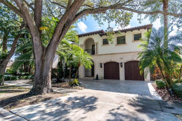 Royal Oaks, 8290 NW 167th Ter, Miami Lakes, Florida 33016, image 2