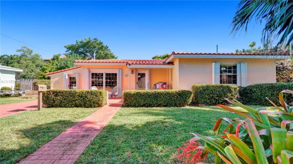 Biscayne Key Estates, 715 Myrtlewood Ln, Key Biscayne, Florida 33149, image 2