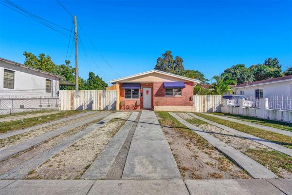 Comfort Gardens, 821 NW 34th Ave, Miami, Florida 33125, image 2