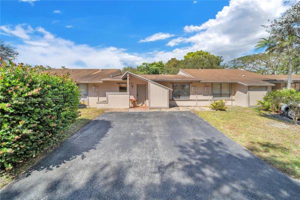 Heftler Townhouses, 11295 SW 116th Ter #1, Kendall, Florida 33176, image 2
