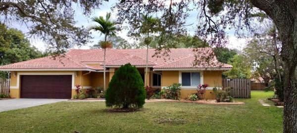 Emerald Lake Estates At The Landings, 1441 SW 102nd Ave, Pembroke Pines, Florida 33025, image 1
