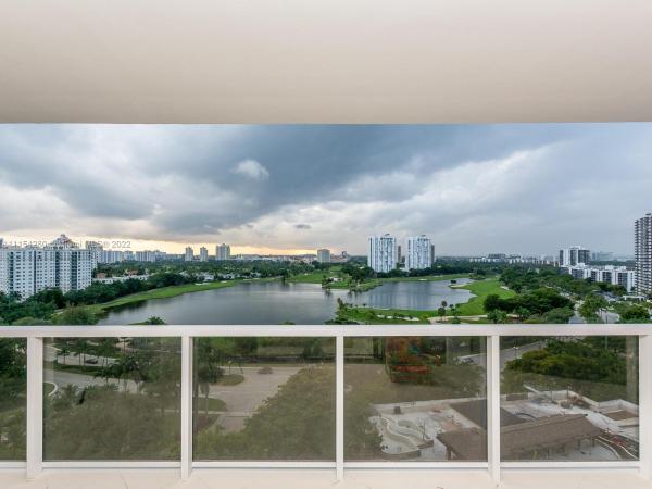 Hamptons West, 20281 E Country Club Dr #1211, Aventura, Florida 33180, image 2