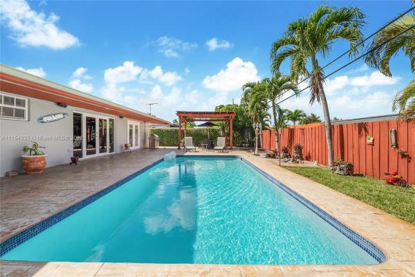 Darlington Manor, 9261 SW 58th Ter, Sunset, Florida 33173, image 2