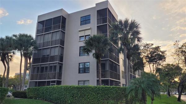 Colony Point, 1000 Colony Point Cir #214, Pembroke Pines, Florida 33026, image 1