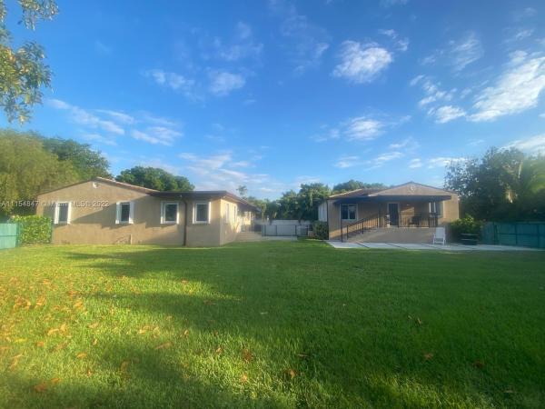 Country Club Estates, 557 De Leon Dr, Miami Springs, Florida 33166, image 2
