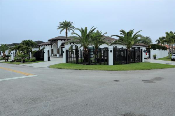 13035 SW 210th Ter, Unincorporated Dade County, Florida 33177, image 2