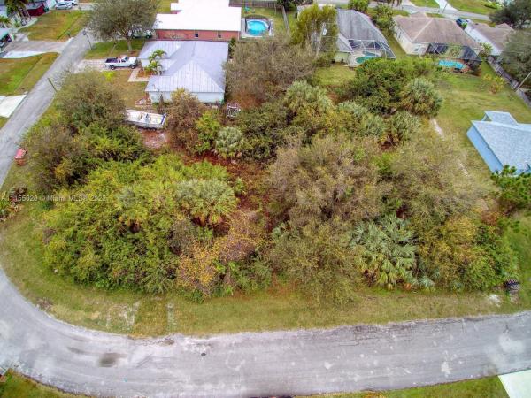 414 SW Dahled Ave, Florida 34953, image 2
