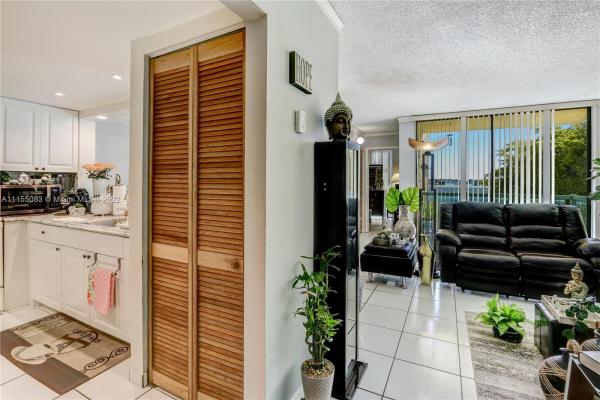 International Towers, 2055 SW 122nd Ave #404, Tamiami, Florida 33175, image 2