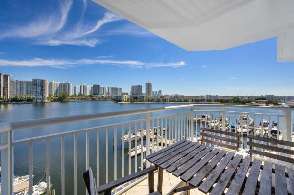 Del Prado North Towers, 18081 Biscayne Blvd #505-4, Aventura, Florida 33160, image 2