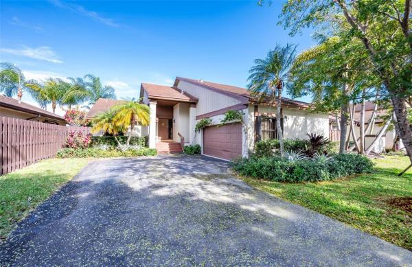 Patio Homes At Lakes Of The Meadow, 14853 SW 42nd Ln, Kendall West, Florida 33185, image 1
