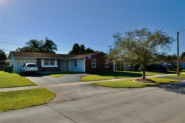 Point Royale, 19515 SW Lenaire Dr, Cutler Bay, Florida 33157, image 2
