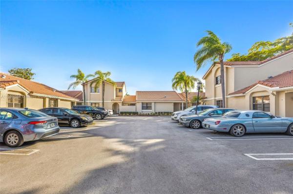 Villa Homes At The Moors, 6532 NW 170th Ter #6532, Country Club, Florida 33015, image 2